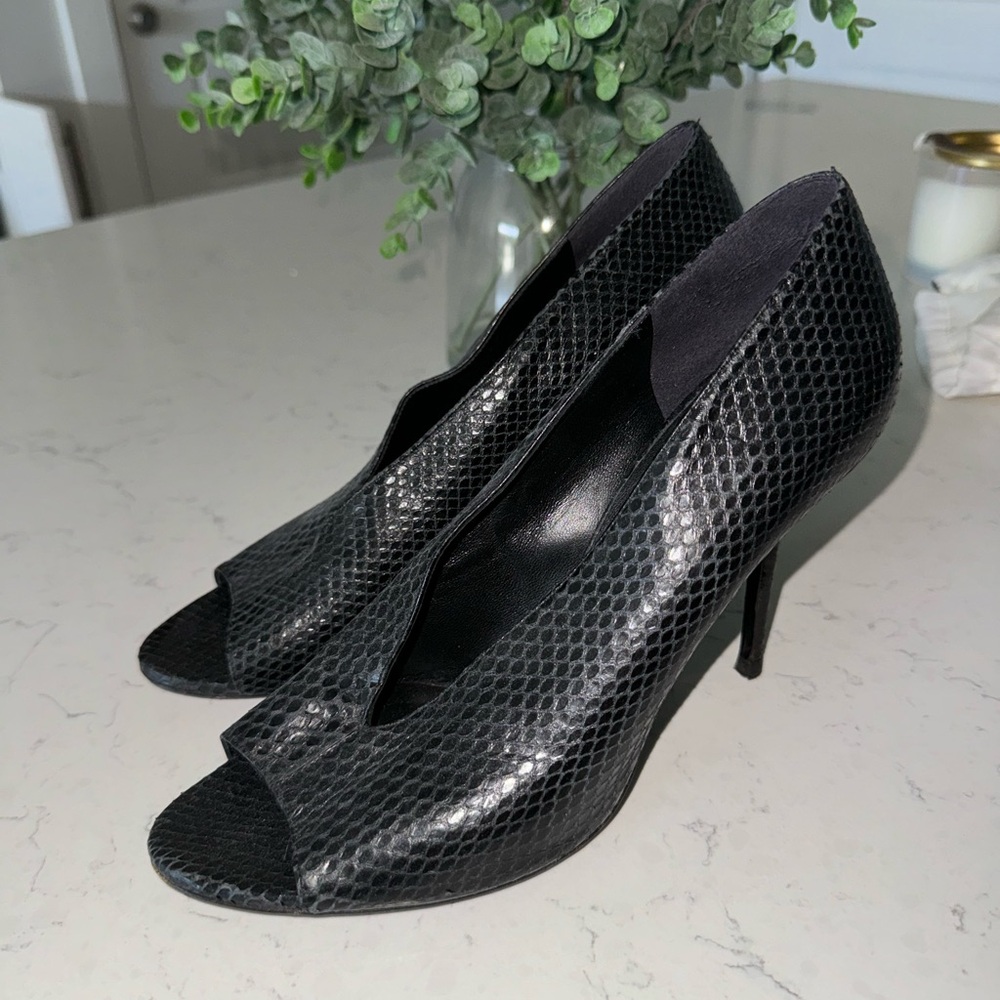 Burberry Black Snakeskin Leather Vamp